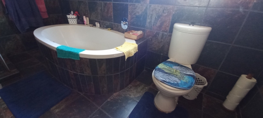 5 Bedroom Property for Sale in Panorama Free State